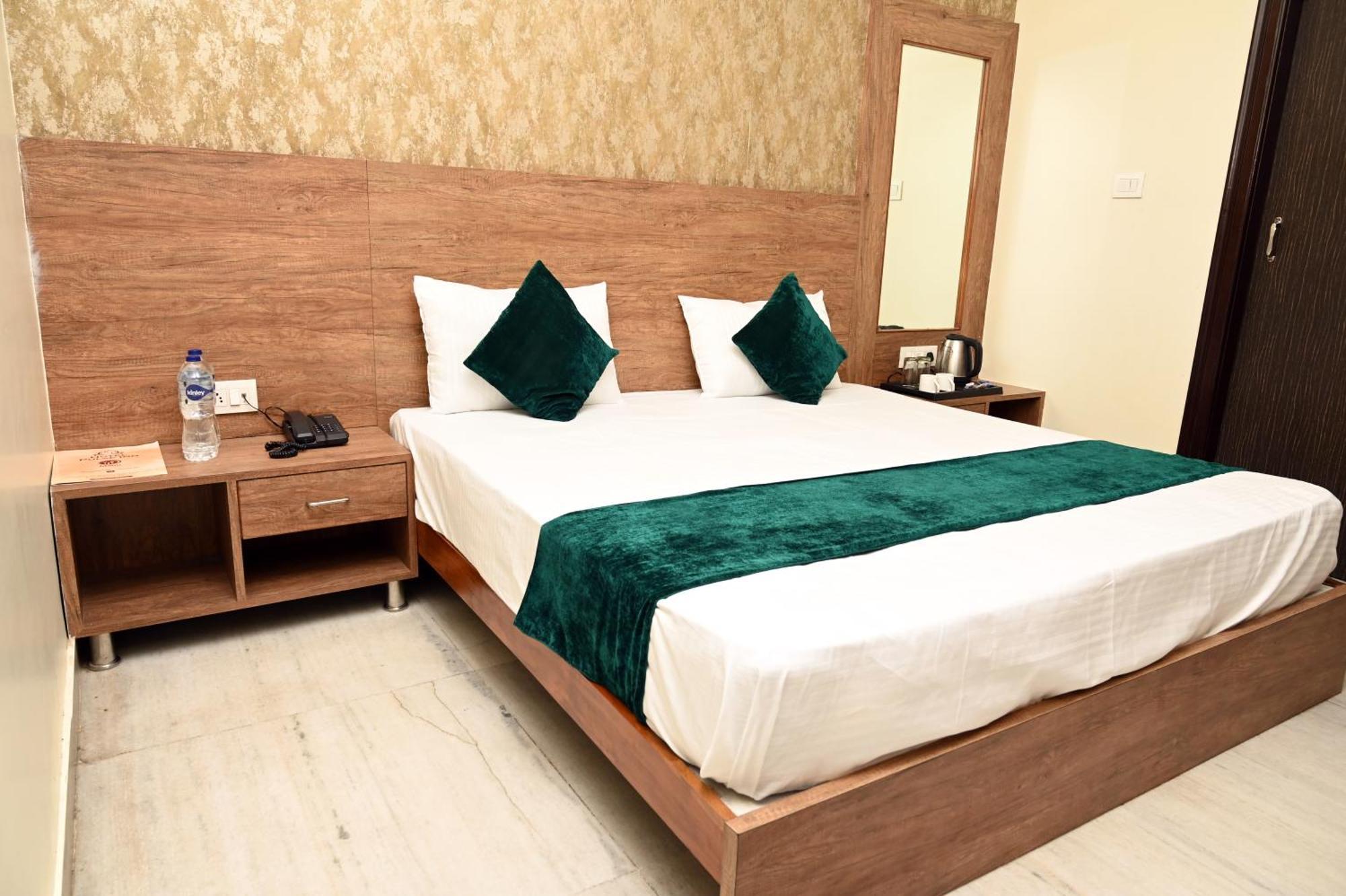 Hotel Pulse Inn Near Railway Station 자이푸르 외부 사진