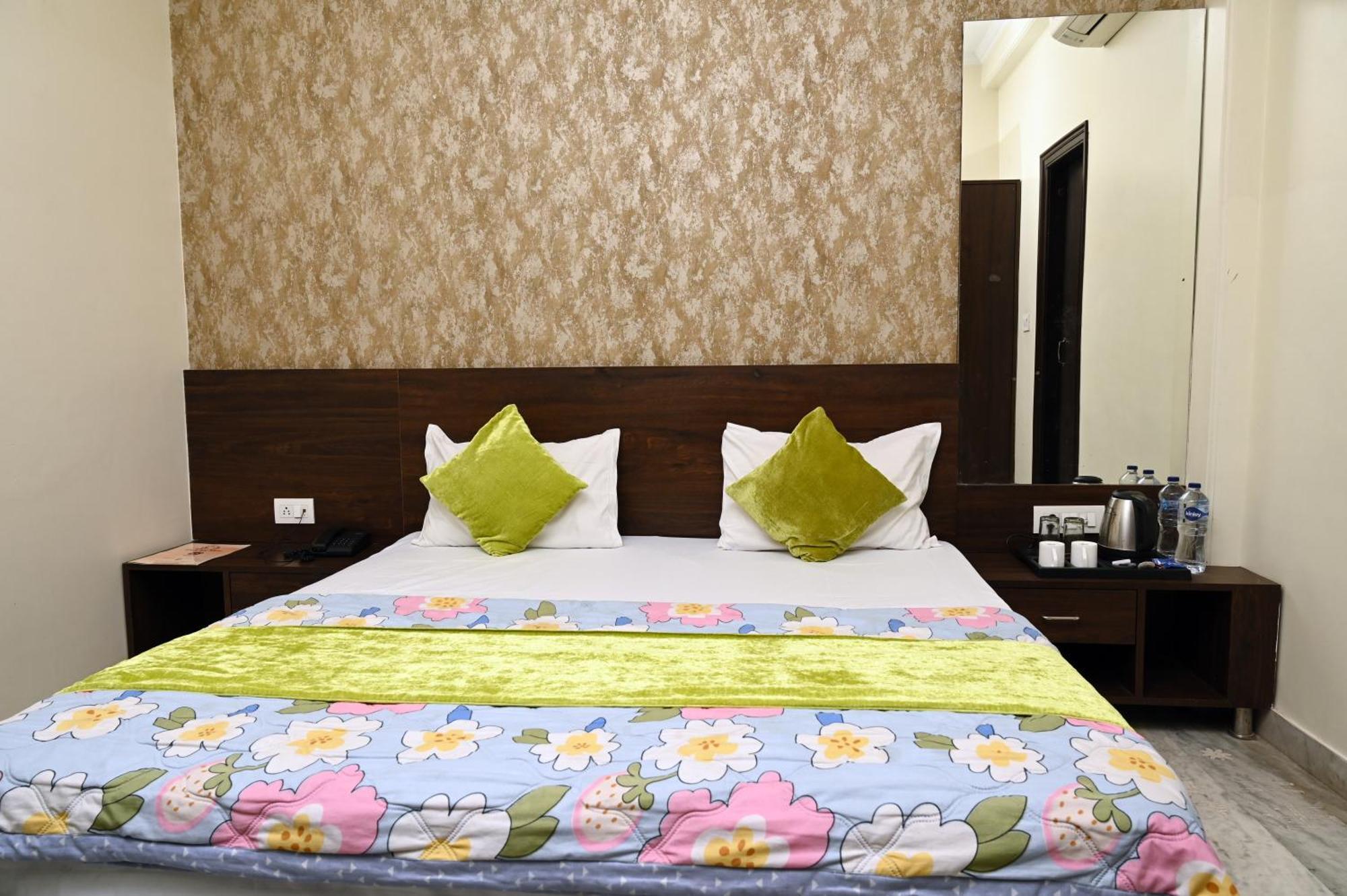 Hotel Pulse Inn Near Railway Station 자이푸르 외부 사진