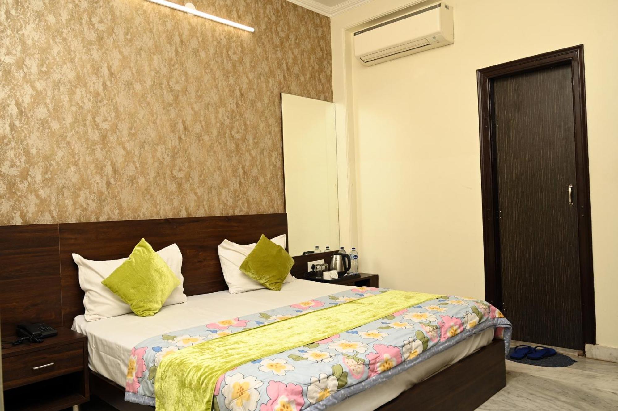 Hotel Pulse Inn Near Railway Station 자이푸르 외부 사진