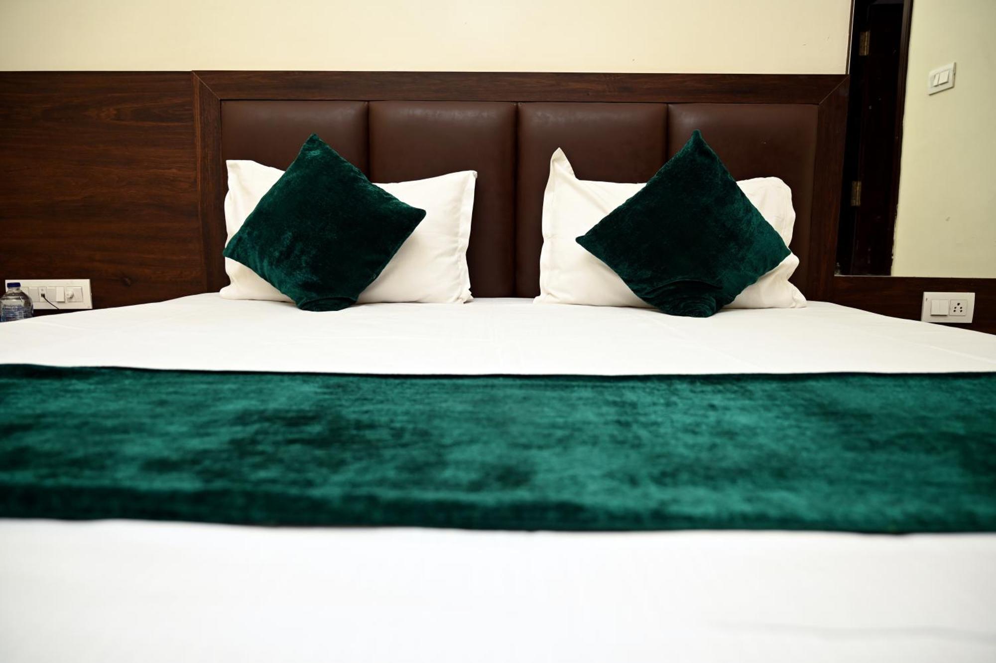 Hotel Pulse Inn Near Railway Station 자이푸르 외부 사진