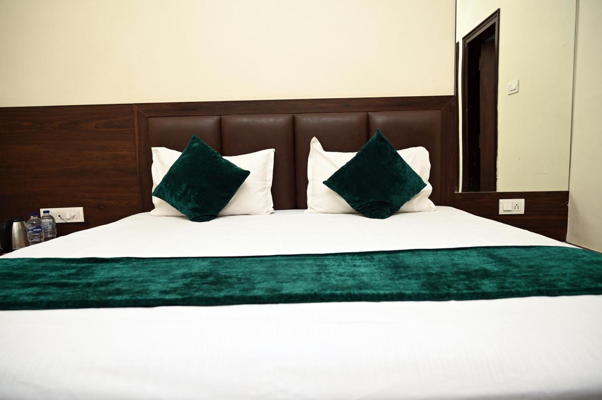 Hotel Pulse Inn Near Railway Station 자이푸르 외부 사진