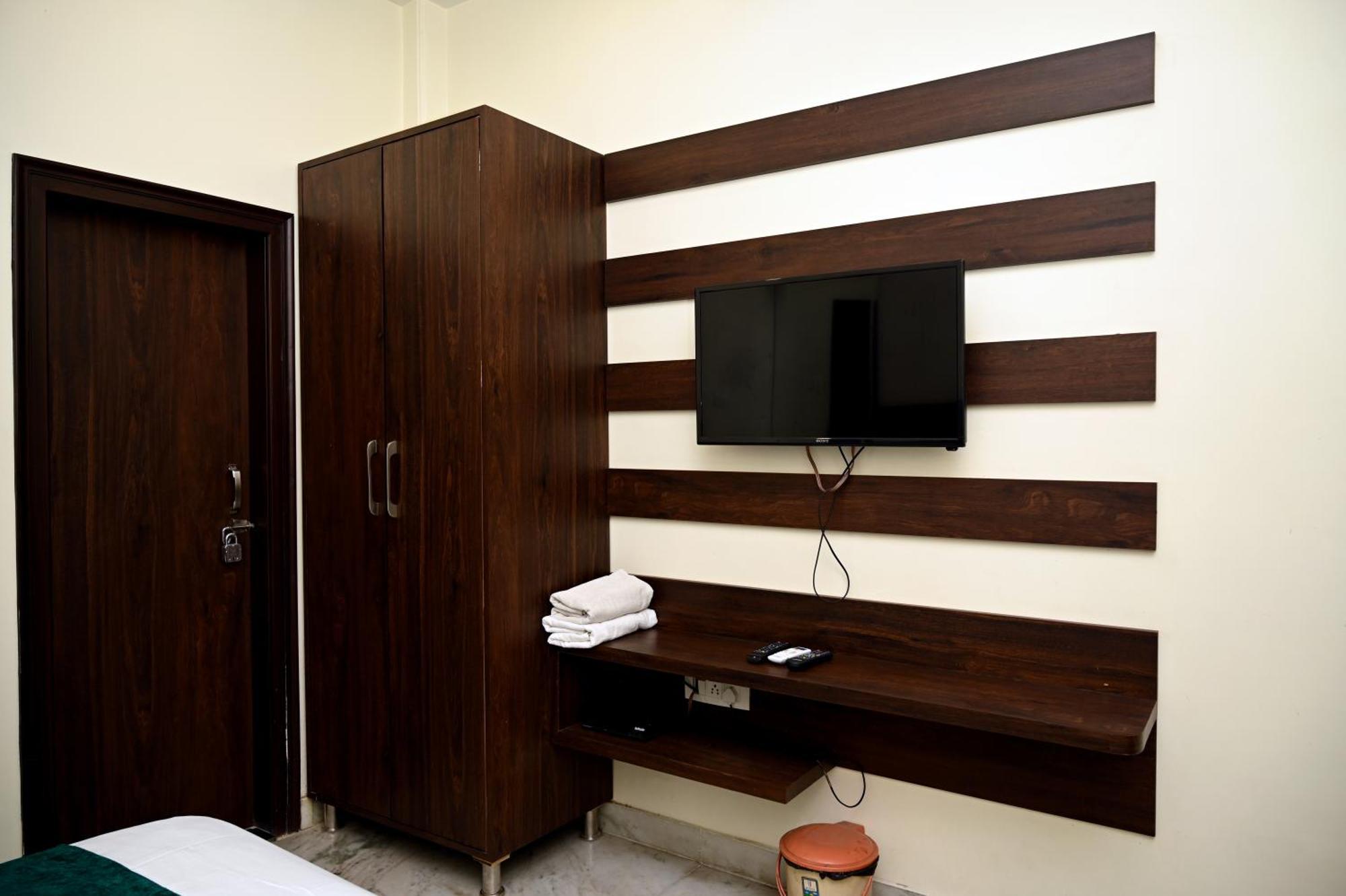 Hotel Pulse Inn Near Railway Station 자이푸르 외부 사진