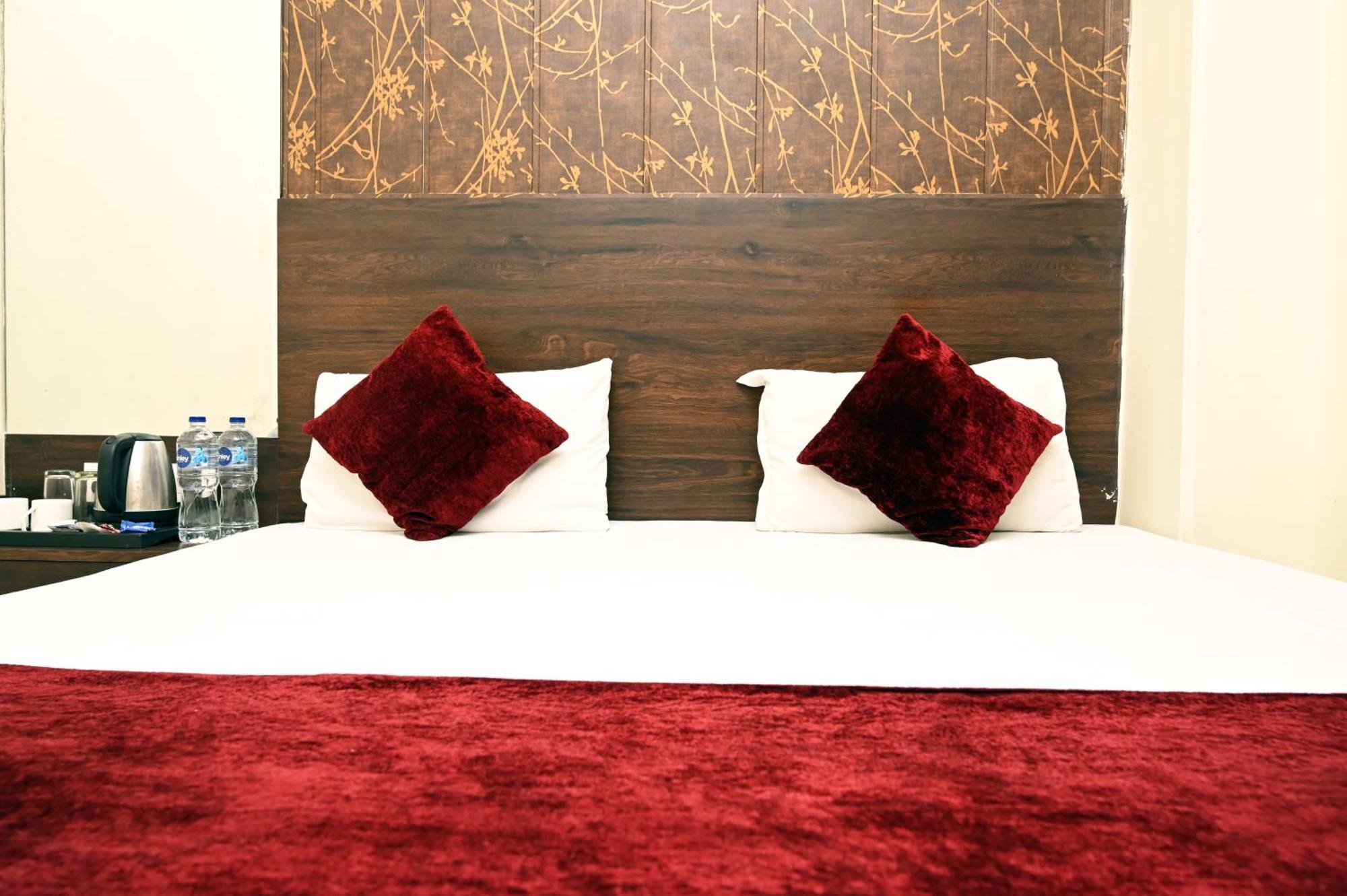 Hotel Pulse Inn Near Railway Station 자이푸르 외부 사진
